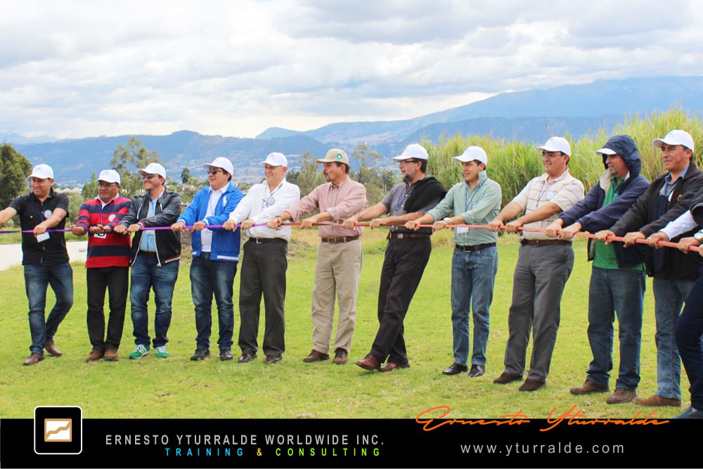 Taller de liderazgo y colaboración | Team Building Quito Ecuador con Ernesto Yturralde Worldwide Inc.