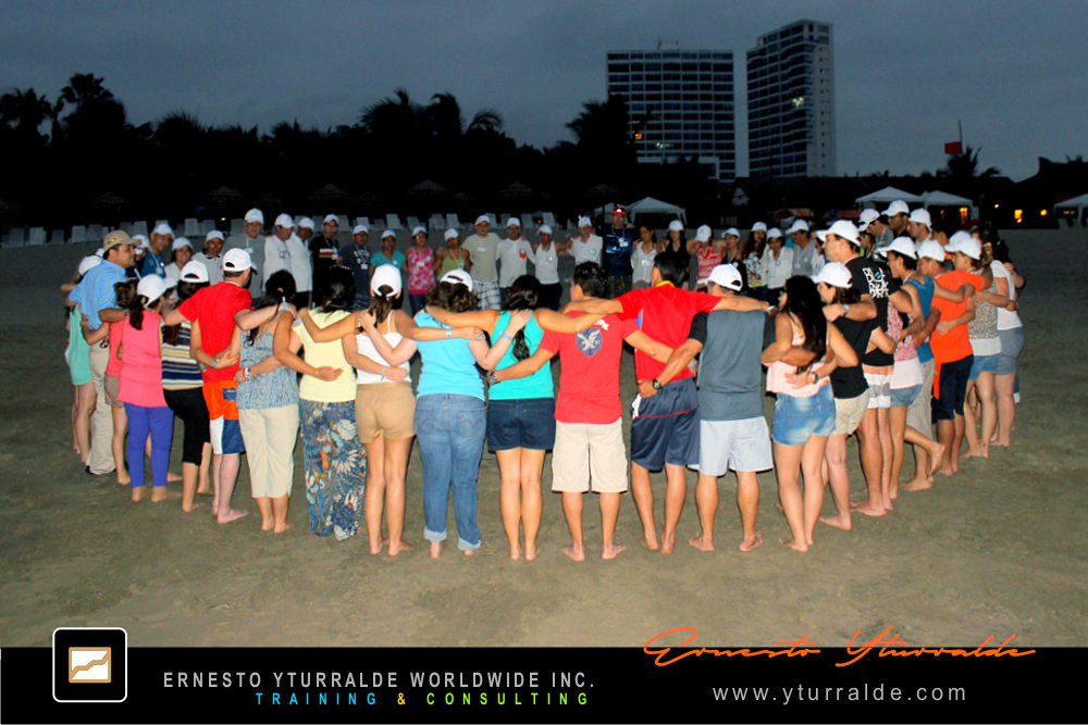 Taller de Team Building Quito Ecuador | Actividades experienciales para fortalecer equipos corporativos