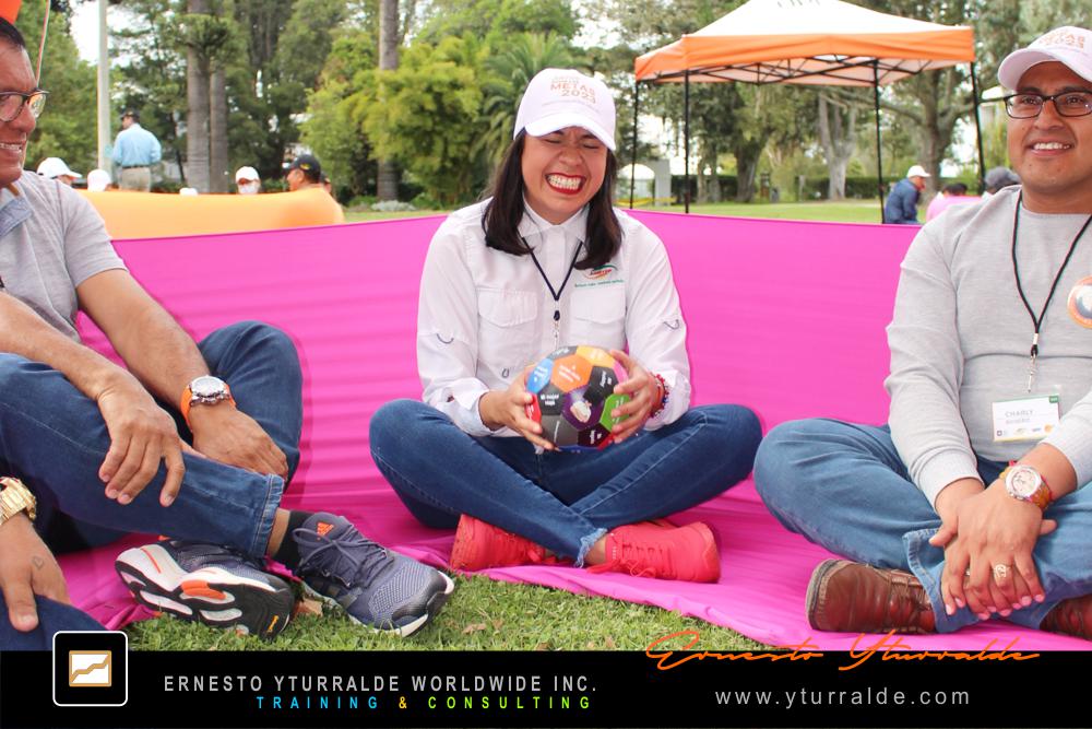 Taller corporativo de Team Building Quito | Desarrollo de equipos y comunicación efectiva
