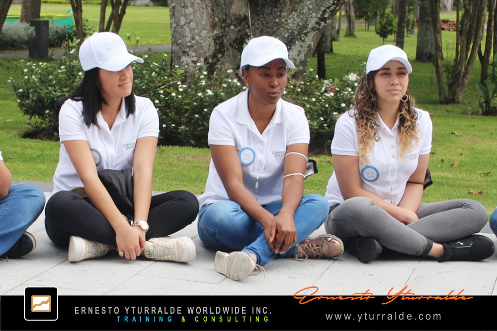 Ejercicios de integración y confianza | Team Building Quito Ecuador con metodología experiencial